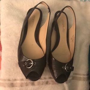 Peep toed heeled flats